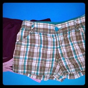 Bundle of 2 pairs of short shorts.